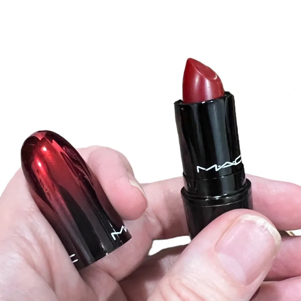 NIB Mac Love Me Lipstick E For Effortless
